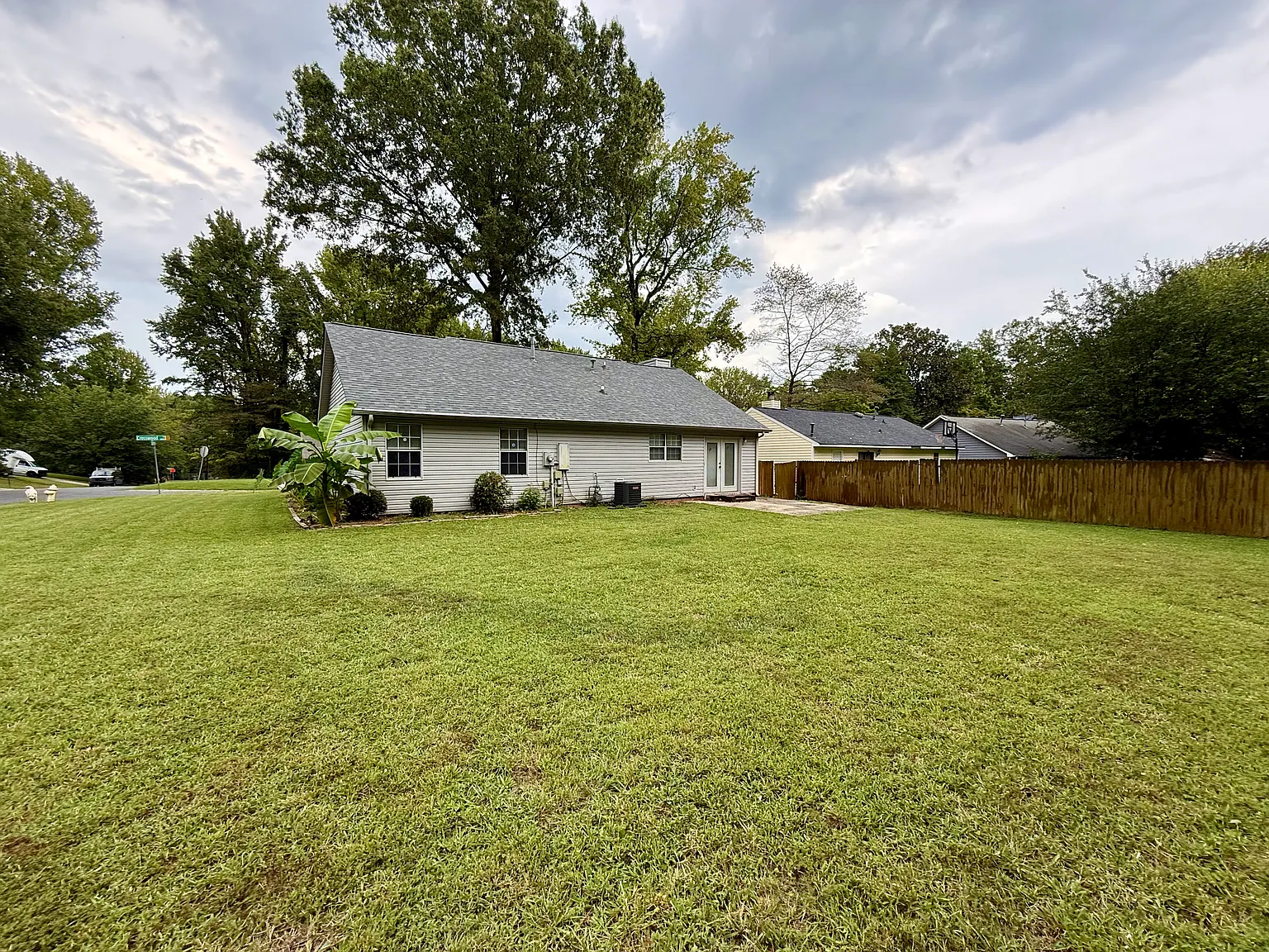 4 bed, 1408 sqft, $2,195 — Photo 3