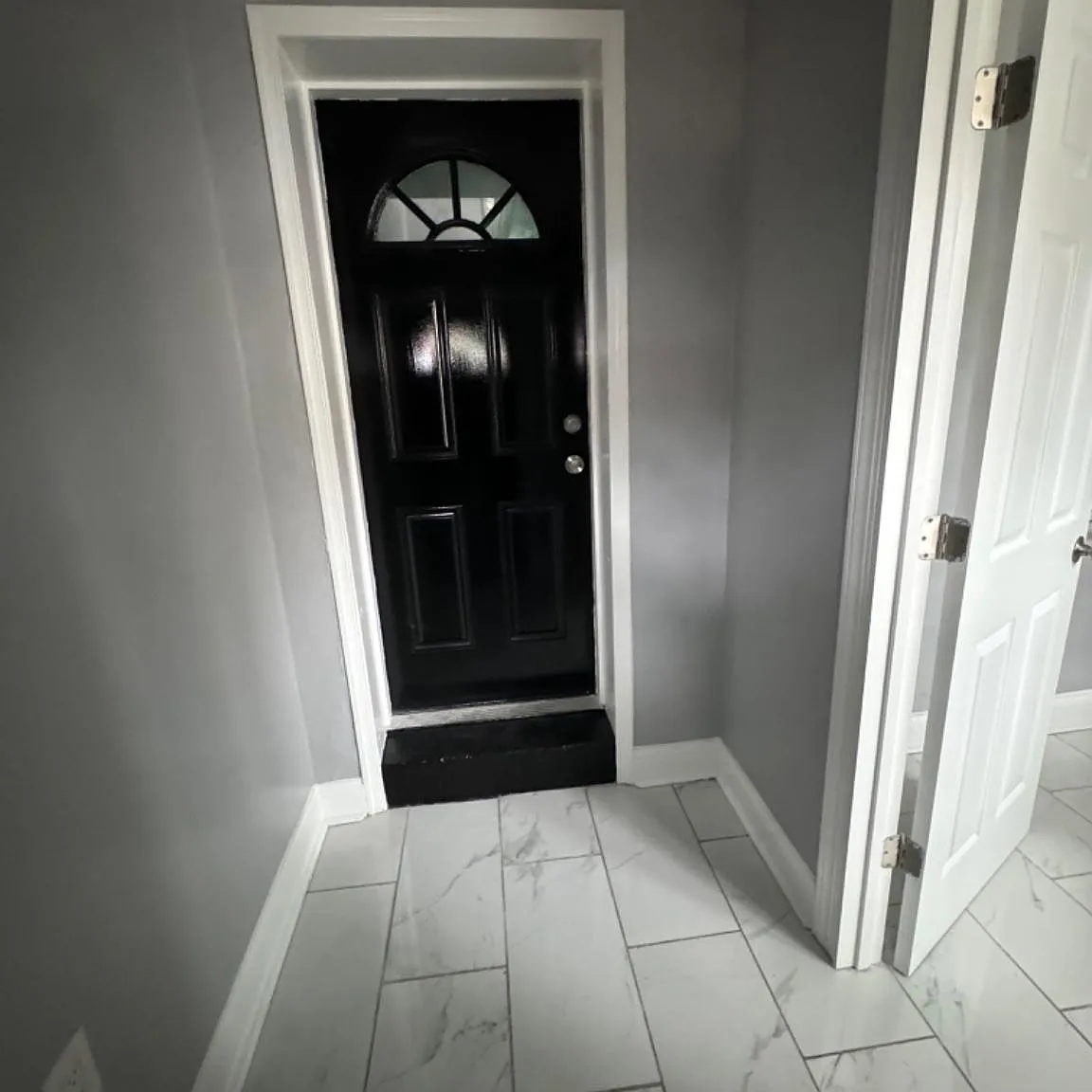 3 bed, 1.0 bath, 960 sqft, $1,800 — Photo 2