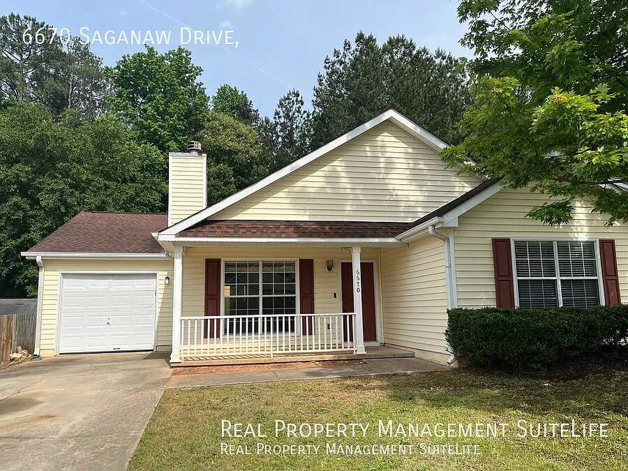 Newly Updated 3 Bedroom/2 Bath with Bonus Home Office and Large Fenced Backyard — Photo 2