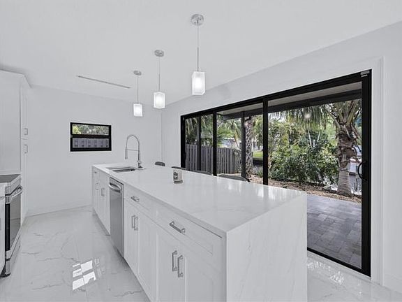 3rd image of 1608 SW 5th Ct