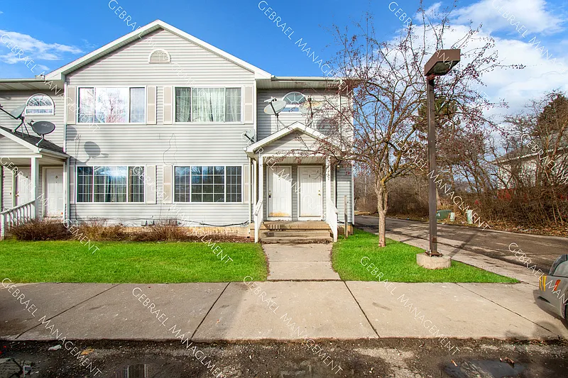 4137 W Court St photo 1