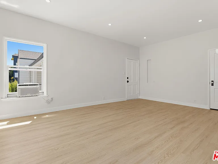 833 1/4 N Alfred St — Photo 2