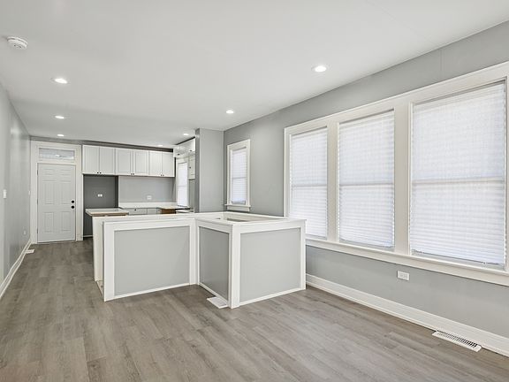 4th image of 76 E 100th Pl