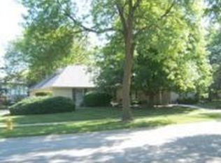 169 Longfellow Dr, Wheaton, IL 60189