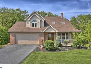 27 Meadow Ridge Rd, Temple, PA 19560