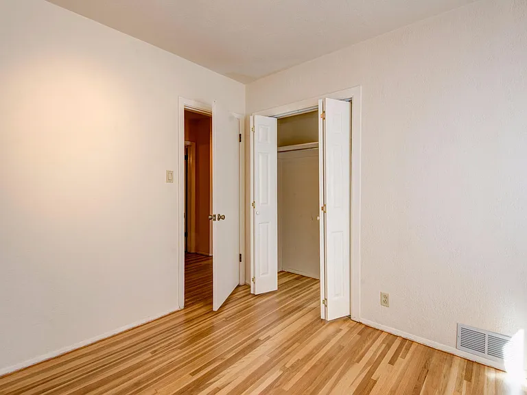 1804 Illinois St NE — Photo 13