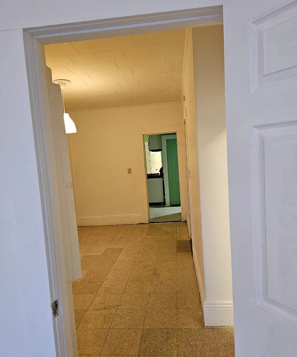 3 bed, 1450 sqft, $2,450 — Photo 2