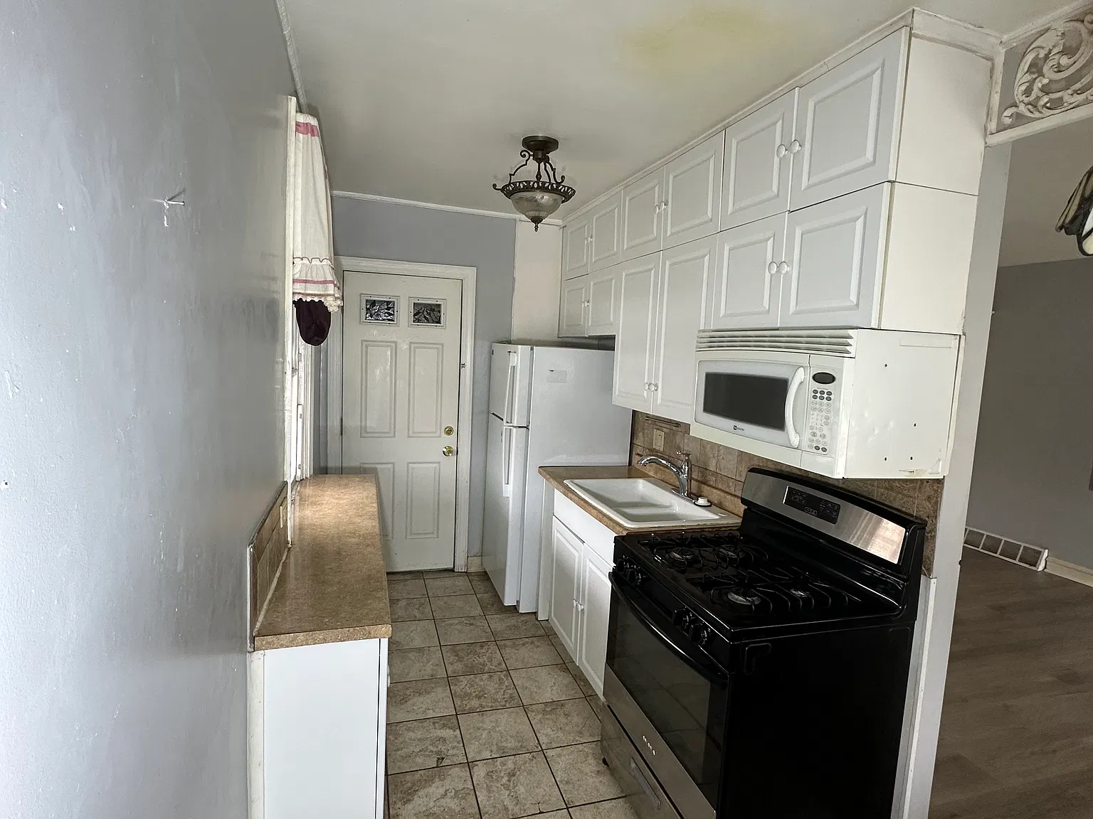 2 bed, 750 sqft, $1,300 — Photo 4