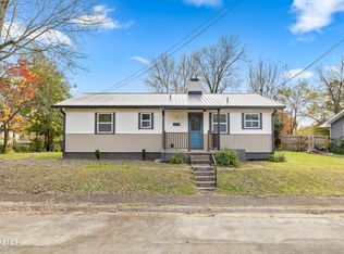 107 W Newcomb Rd, Oak Ridge, TN 37830