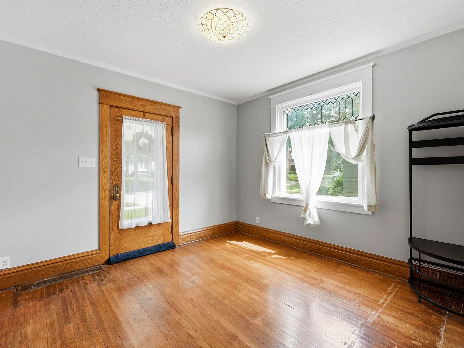 4 bed, 2.5 bath, 2421 sqft, $2,300 — Photo 3