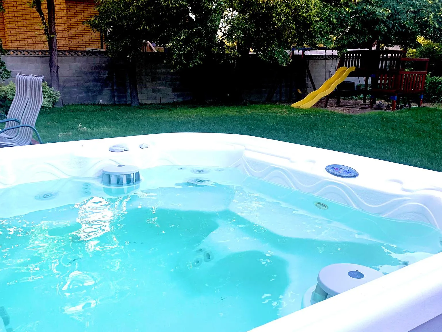 1408 W Yworry Ln — Photo 2