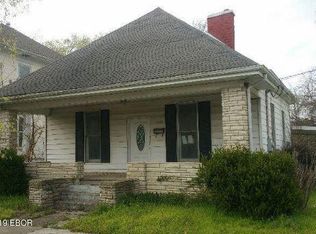 1916 Spruce St, Murphysboro, IL 62966