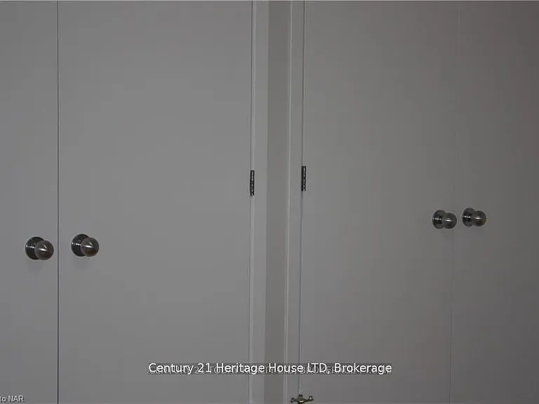 238 Bertie St #1 — Photo 10