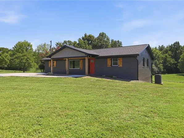 1195 Rogers Rd, Mount Airy, NC 27030