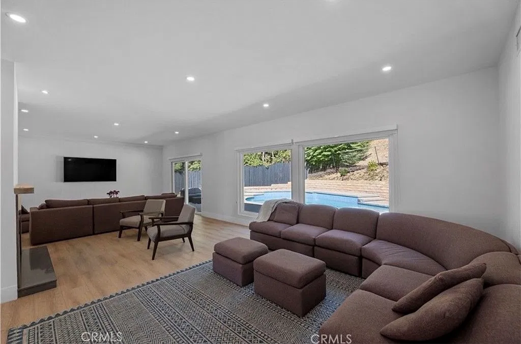 4 bed, 2262 sqft, $12,000 — Photo 4