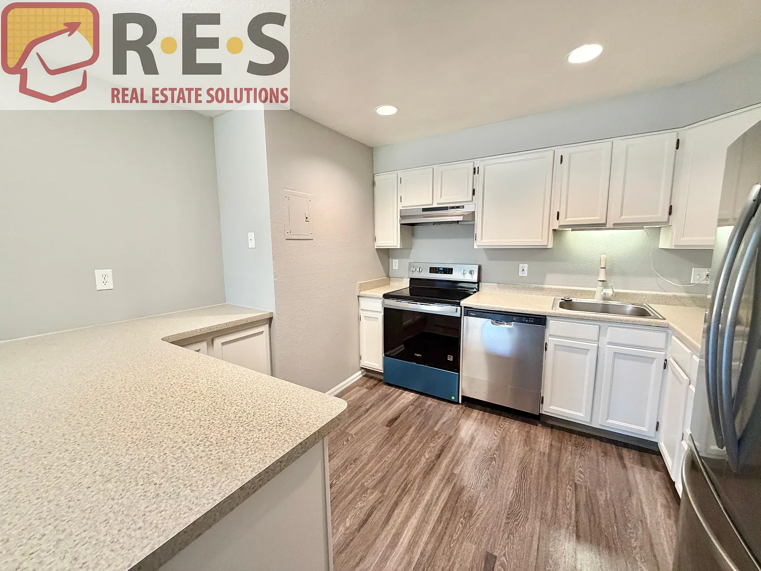 2 bed, 870 sqft, $1,595 — Photo 3