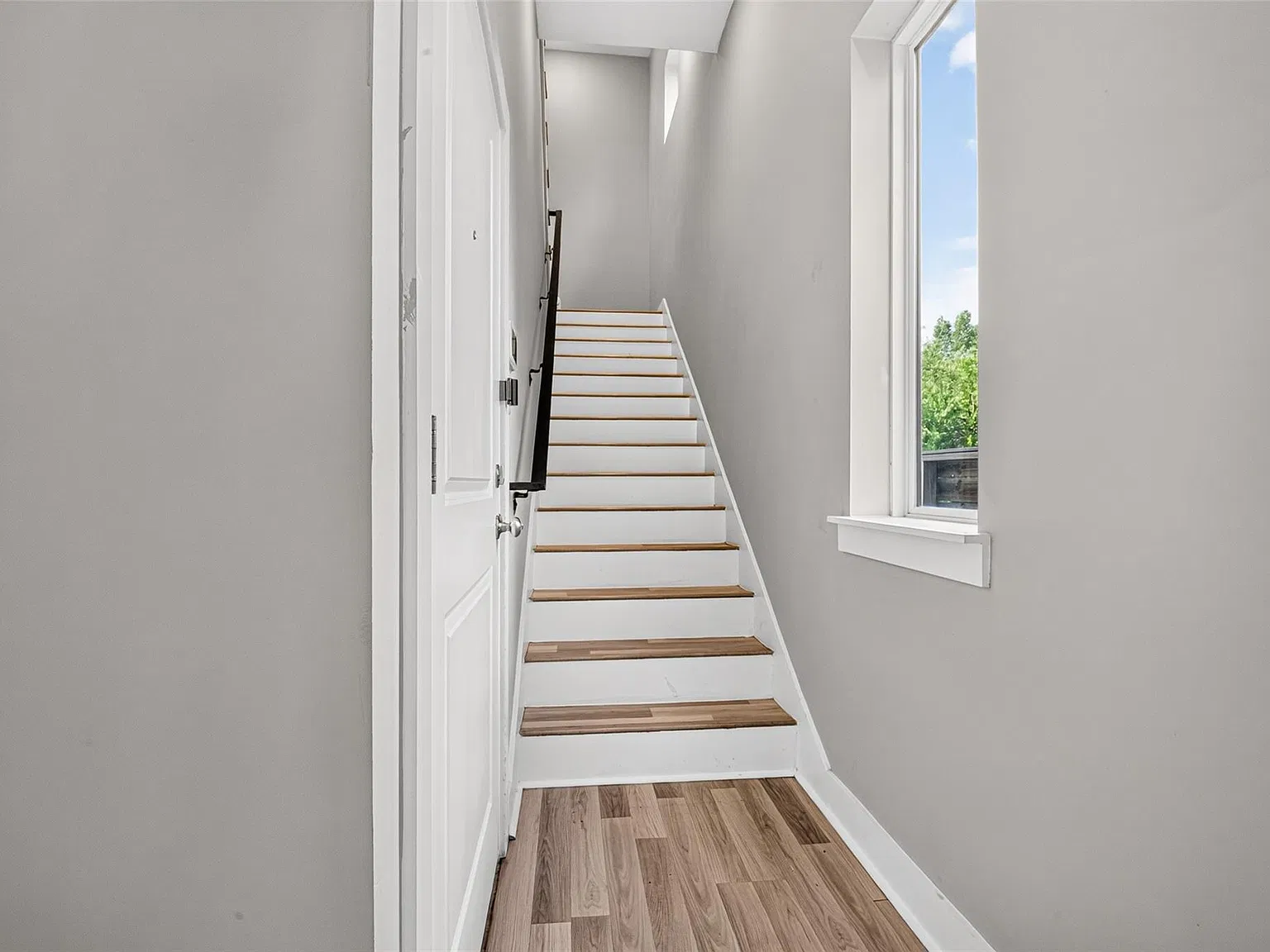 3 bed, 3.0 bath, 1815 sqft, $2,700 — Photo 3