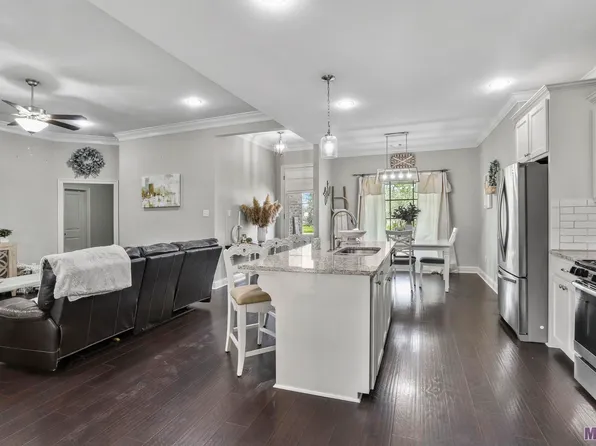 15418 Nova Ln, Walker, LA 70785