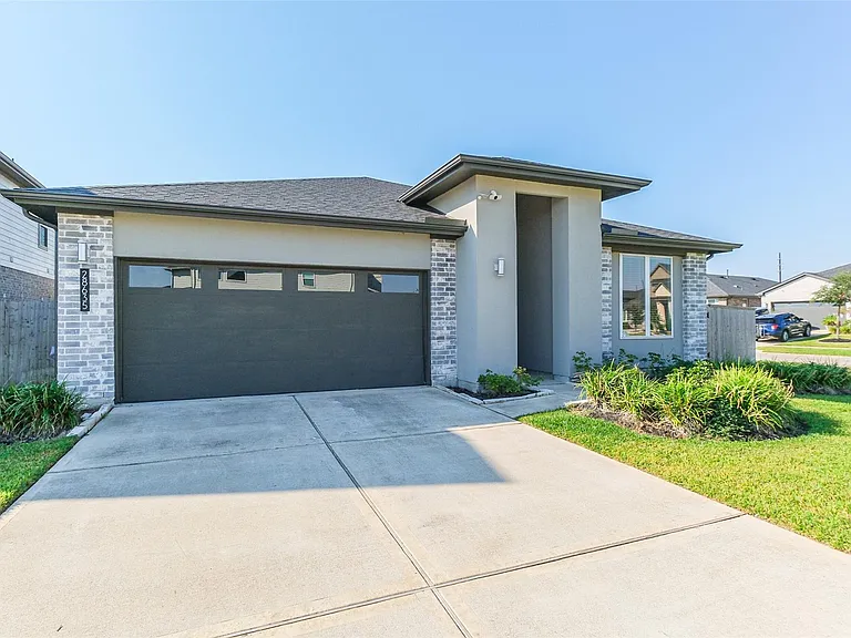 28635 Hazel Trl — Photo 2