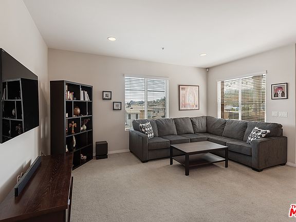 3rd image of 6020 Seabluff Dr Unit 424