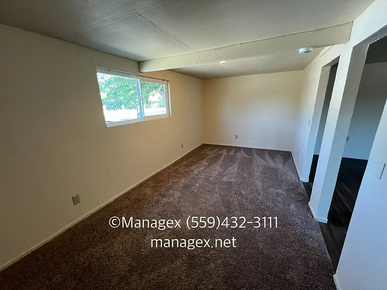 4256 N Millbrook Ave — Photo 9