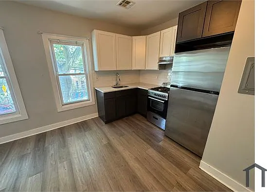 80 Garside St #2R — Photo 1