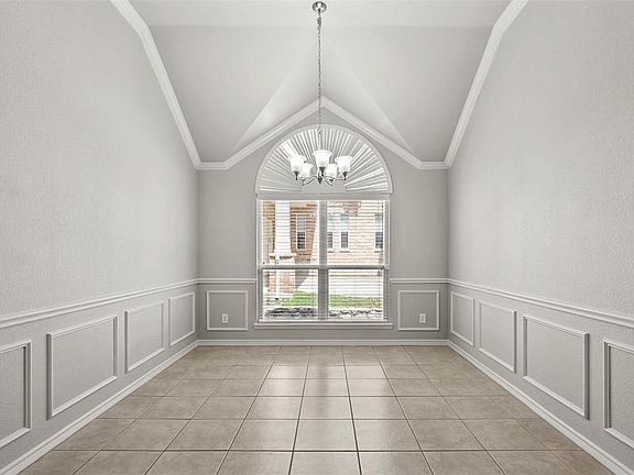 4th image of 8100 Twin Oaks Dr