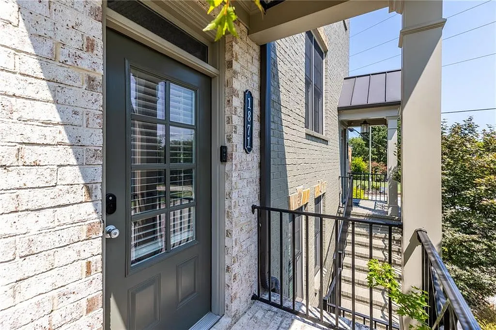 4 bed, 3.5 bath, 2304 sqft, $4,500 — Photo 4