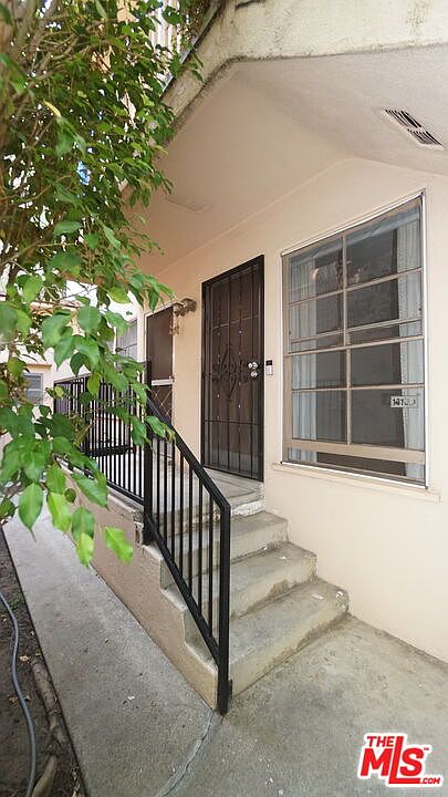 1st image of 1314 1/4 S Barrington Ave