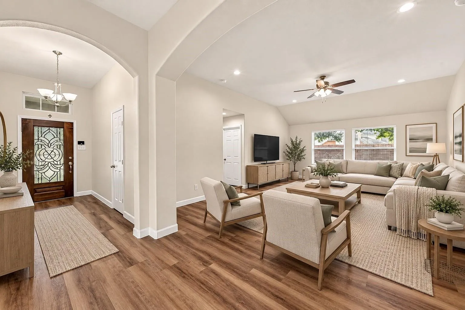 4 bed, 2.0 bath, 2682 sqft, $2,600 — Photo 1