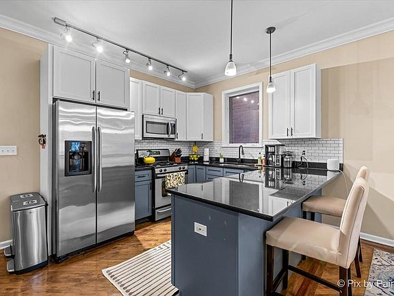 2nd image of 1753 N Artesian Ave #1