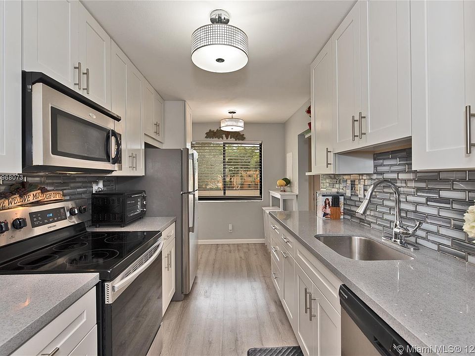 1st image of 185 Lakeview Dr APT 201