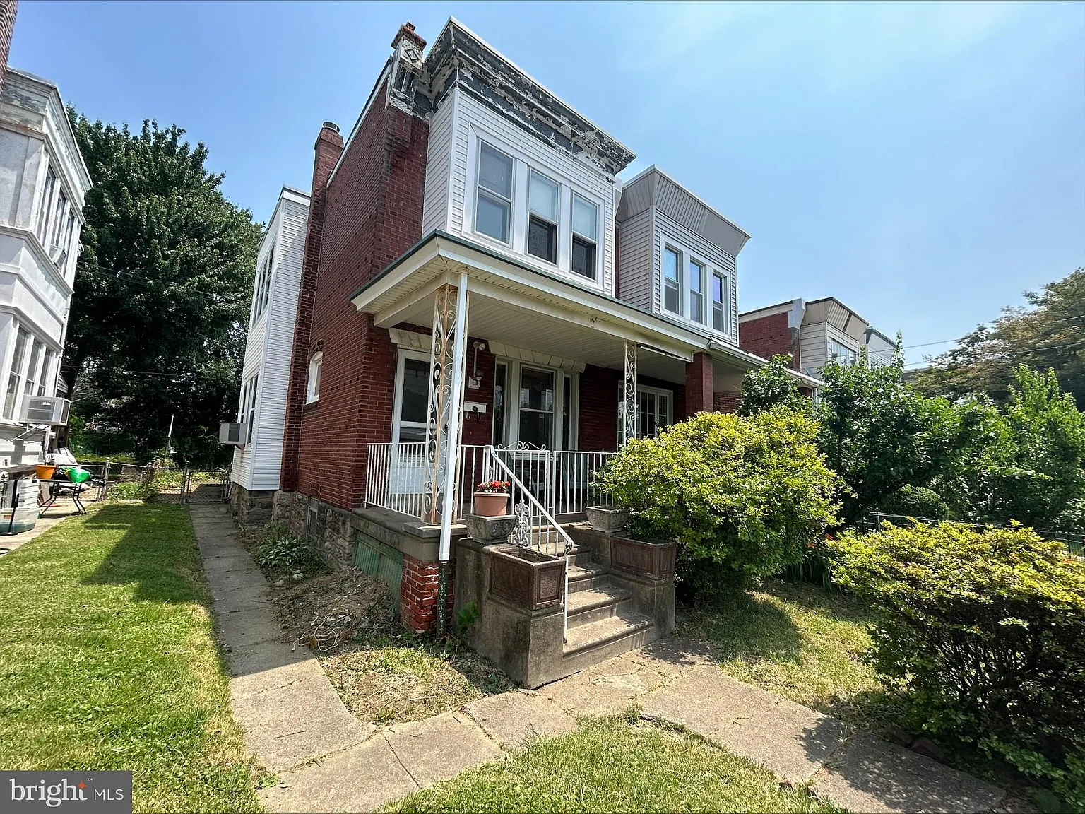 529 Robbins St photo 1