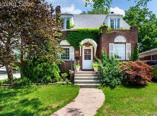 8911 Manor Ave, Allen Park, MI 48101