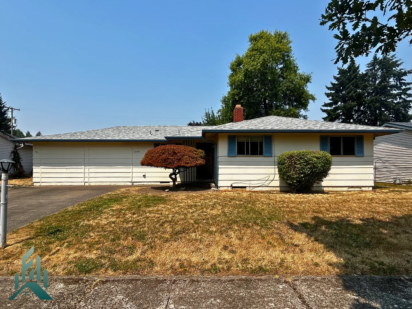 Newly Renovated 3-bedroom, 1.5-bathroom Single-family Home in Albany — Photo 1