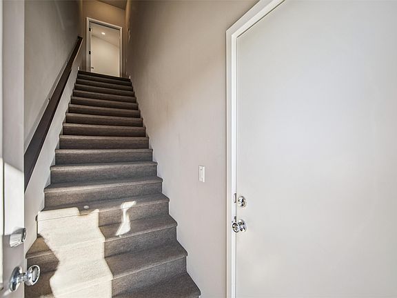 3rd image of 2407 NE Oak Dr Unit 4