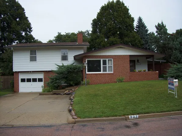 902 W 11th St, Yankton, SD 57078