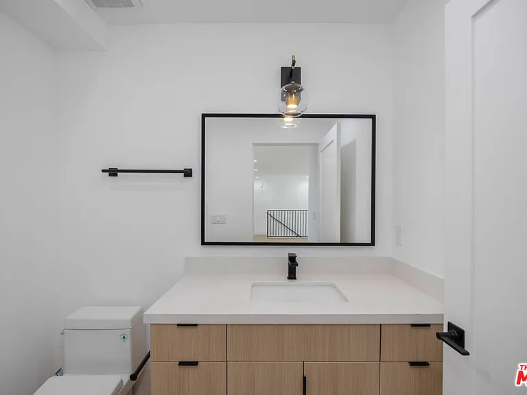 1332 Mohawk St — Photo 17