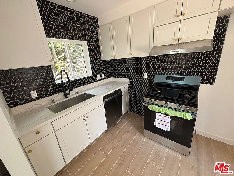 2751 Mary St #A — Photo 2