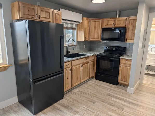 404 SE Railroad St APT 3