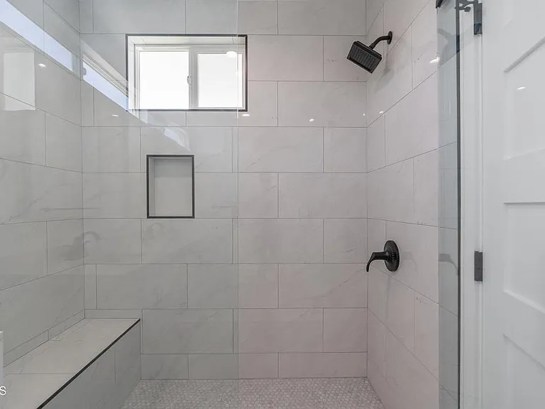 1206 Tamarind Ave — Photo 23