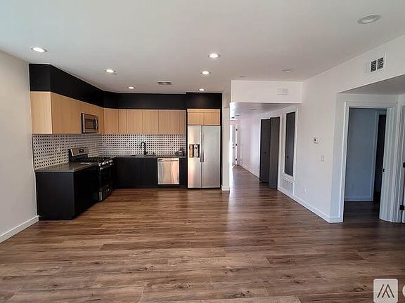 5th image of 6032 Craner Ave #6034