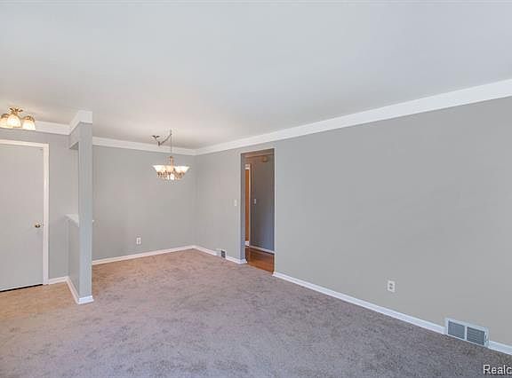 4th image of 25150 Chippendale St
