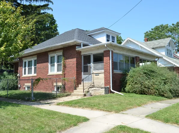 401 N Alexander St, Clinton, IL 61727