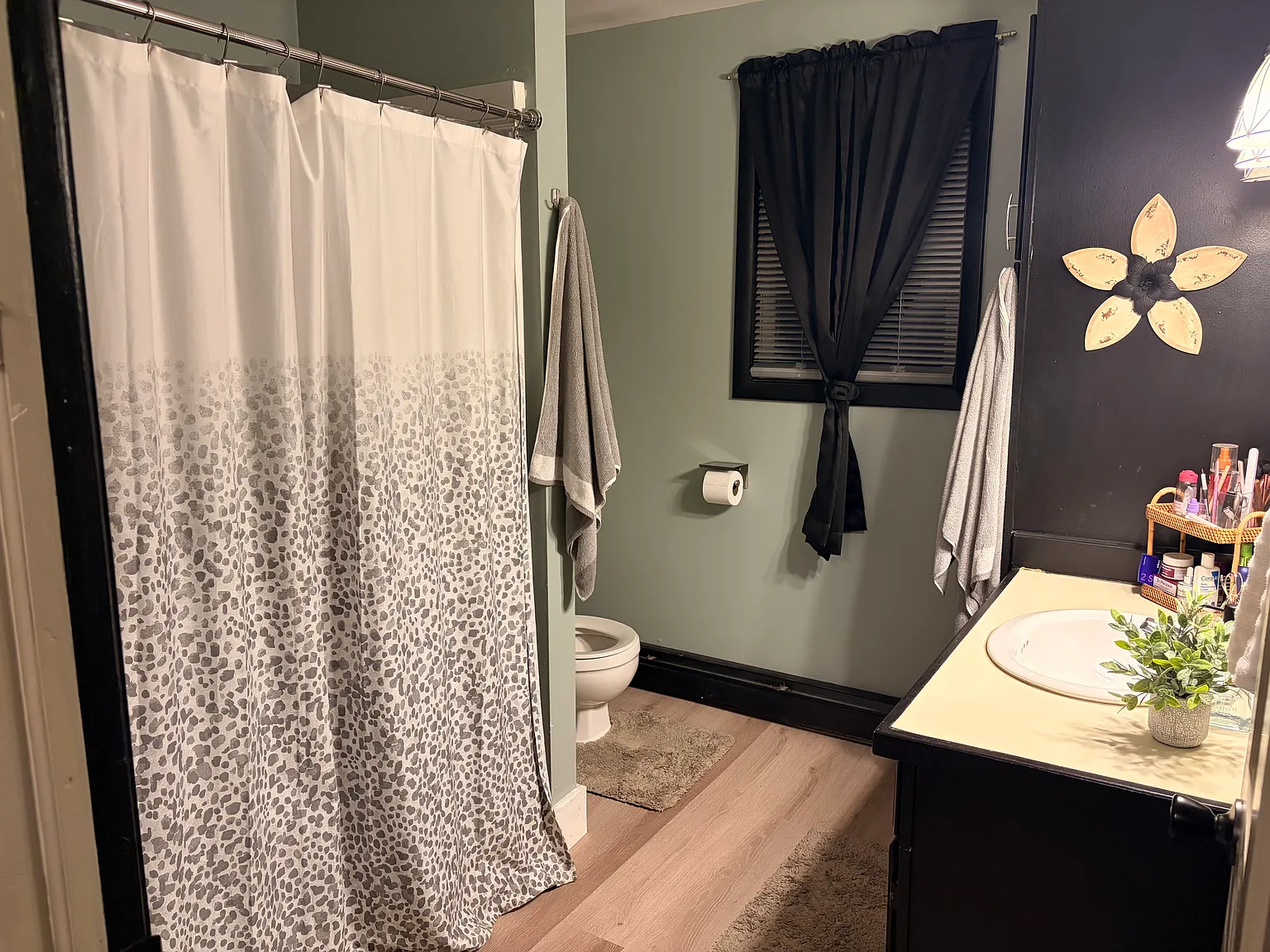 1 bed, $1,300 — Photo 2