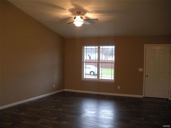 3rd image of 160 Cuivre River Dr