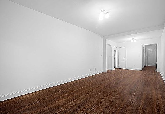 4th image of 30 Greenwich Ave APT 1A