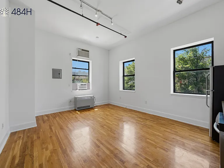 484 Humboldt St #201 — Photo 3