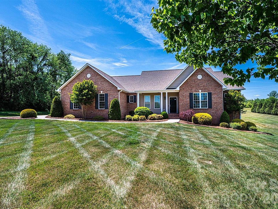 1st image of 379 Horseshoe Bend Rd
