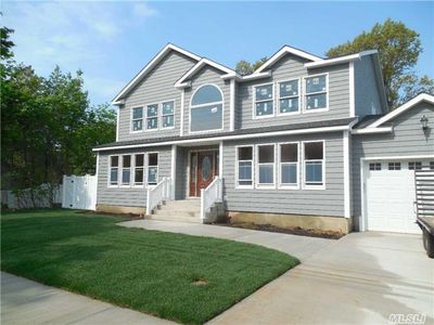 1875 Waltoffer Ave, Bellmore, NY, 11710